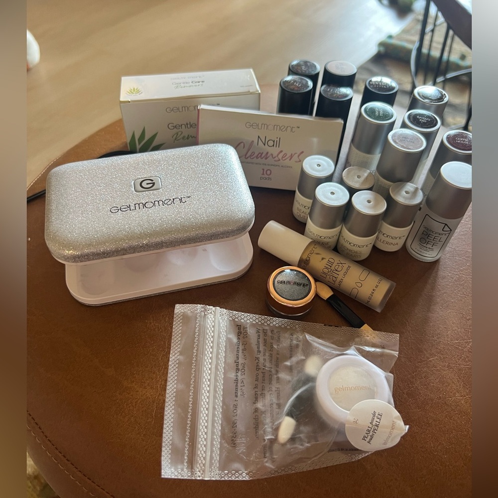 Gelmoment Nail Kit Bundle – LED Lamp, Gel Colors, Cleanser + Accessories